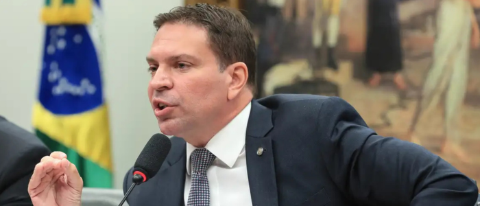 O governo brasileiro comunicou ao STF que solicitou oficialmente aos EUA a extradição de Alexandre Ramagem, ex-deputado e ex-chefe da Abin, condenado a 16 anos de prisão.