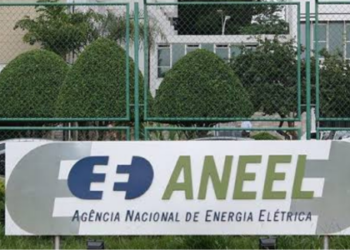 Letreiro e fachada da sede da Aneel, realçando o papel da agência na análise de caducidade da concessão da Enel.