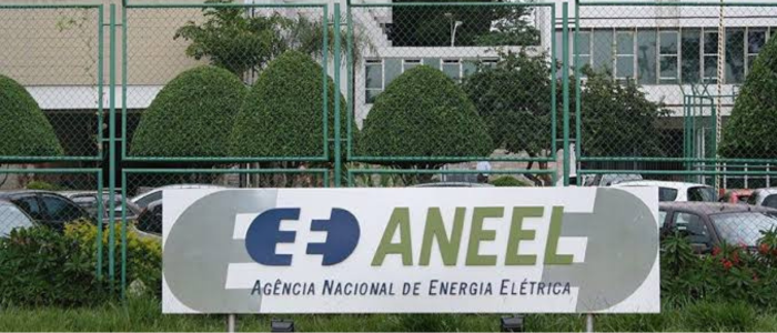 Letreiro e fachada da sede da Aneel, realçando o papel da agência na análise de caducidade da concessão da Enel.