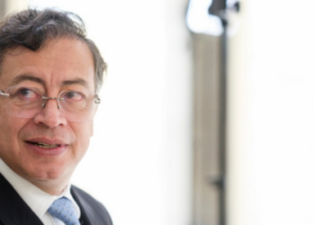 Gustavo Petro respondeu às acusações de Donald Trump sobre narcotráfico e à possibilidade de intervenção militar na Colômbia, condenando o ataque a Caracas e defendendo maior integração latino-americana.