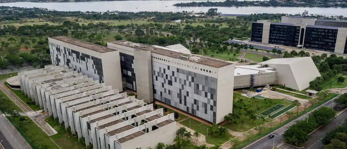 O STJ confirmou que hospitais não podem cobrar valores superiores aos preços dos medicamentos, reforçando a Resolução nº 2/2018 da CMED e protegendo pacientes de cobranças abusivas.