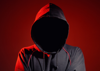 Mais de 50% dos brasileiros já sofreram golpes virtuais. Fraudes com Pix, SMS e deepfakes avançam e geram prejuízos de bilhões de reais.