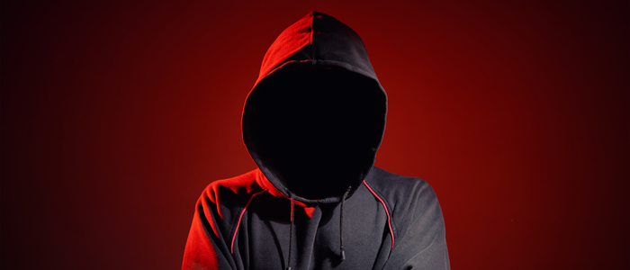 Mais de 50% dos brasileiros já sofreram golpes virtuais. Fraudes com Pix, SMS e deepfakes avançam e geram prejuízos de bilhões de reais.
