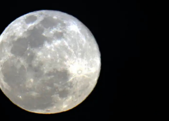 Lua Cheia de Perigeu ilumina o céu neste sábado e chama atenção de observadores