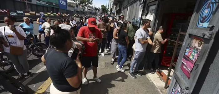 Protestos em Caracas após captura de Nicolás Maduro pelos Estados Unidos