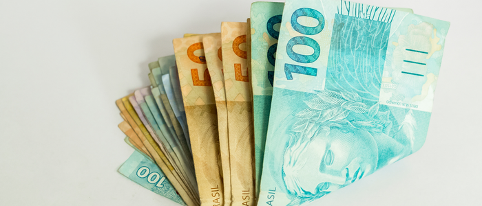 Após despesas de fim de ano, janeiro desafia o orçamento das famílias. Veja dicas de organização financeira e como a regra 50-30-20 pode ajudar a equilibrar as contas.