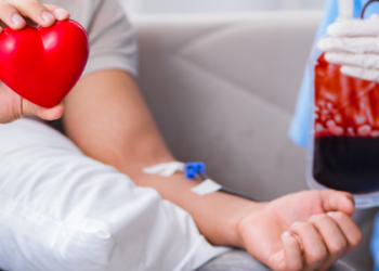 A campanha “Solidariedade não tira férias” mobiliza doadores de sangue em Macaé. Atendimento é de segunda a sexta, com agendamento online disponível.