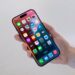 Apple planeja transformar a Siri em um chatbot de inteligência artificial no estilo ChatGPT, usando tecnologia Gemini do Google e integração total aos sistemas iOS e macOS.