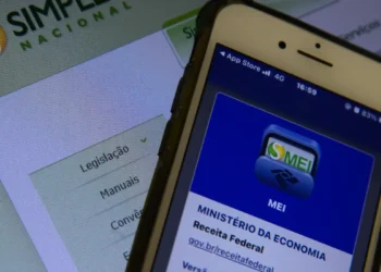 A contribuição mensal do MEI passou para R$ 81,05 em 2026, acompanhando o reajuste do salário mínimo. Saiba quem paga mais e como funciona o DAS.