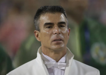 Operação do GAECO/MPRJ que deteve dezenas de pessoas em pontos ligados ao jogo do bicho no Rio de Janeiro, com mandados cumpridos em endereços associados a Rogério de Andrade.