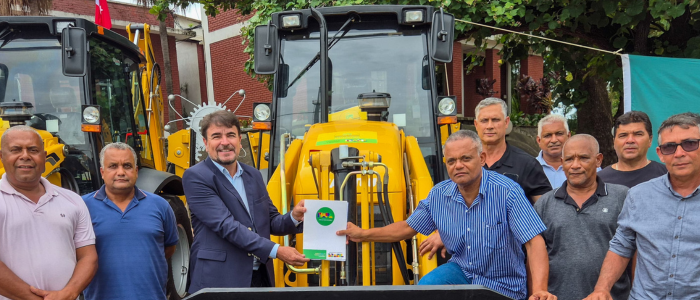 Nova máquina agrícola amplia apoio ao produtor rural em Quissamã