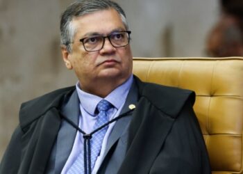 Ministro Flávio Dino determina que juízes não podem mais receber aposentadoria compulsória como punição máxima.