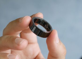 Anéis inteligentes se consolidam como tendência global após a CES 2026, com crescimento de 49% e maior aceitação do público.