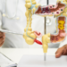 Modulação da microbiota intestinal por transplante fecal melhora eficácia da imunoterapia, indicam estudos.