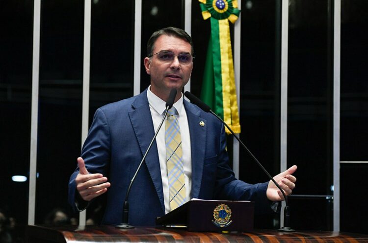 Senador afirma que mudança diplomática ocorreria nos primeiros meses de governo caso vença eleição presidencial.