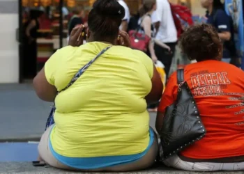 Obesidade não é falha moral, mas condição complexa e multifatorial.