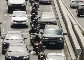 Alguns estados brasileiros já retiraram a baliza do exame prático da CNH e adotaram avaliações focadas na condução em percurso urbano. Veja quais.