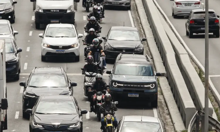 Alguns estados brasileiros já retiraram a baliza do exame prático da CNH e adotaram avaliações focadas na condução em percurso urbano. Veja quais.