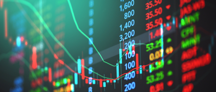 Ibovespa fecha em alta de 0,83% e quase retoma os 162 mil pontos, com destaque para Vale, bancos e construtoras, enquanto Petrobras recua mesmo com petróleo em alta.