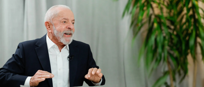Em artigo no New York Times, Lula condena a operação militar dos EUA na Venezuela e alerta para riscos à estabilidade regional e às normas internacionais.