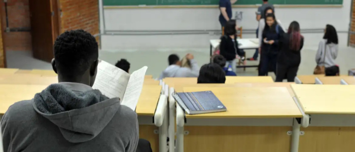 Lei que proíbe cotas raciais em universidades estaduais de Santa Catarina é alvo de ação judicial que pede a suspensão por inconstitucionalidade.