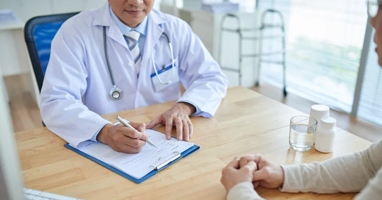Após resultados alarmantes do Enamed, Conselho Federal de Medicina pede acesso aos microdados para avaliar a formação médica e orientar ações de fiscalização.