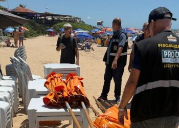 Procon de Rio das Ostras fiscaliza quiosques da Orla e coíbe abusos.