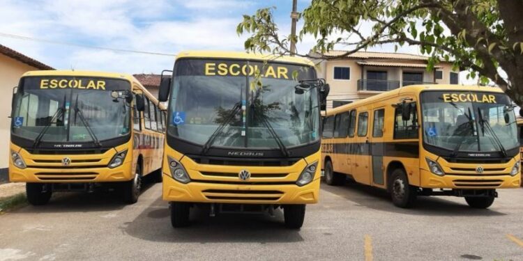 Rio das Ostras inicia a renovação do Transporte Escolar Adaptado gratuito para alunos com dificuldade de locomoção. Procedimento segue até 9 de janeiro na Secretaria de Educação.