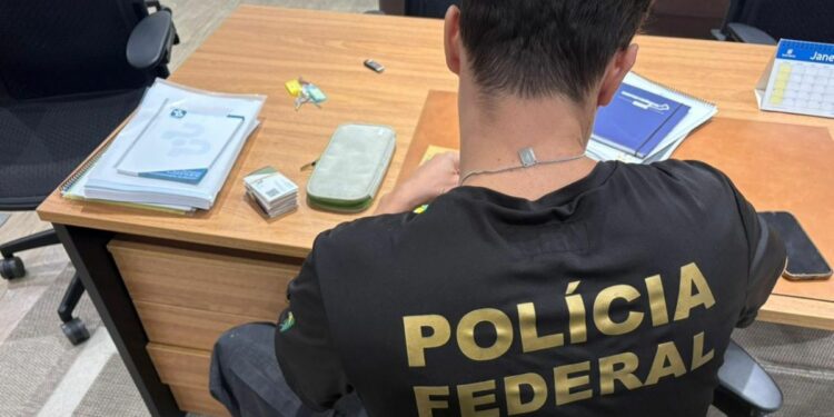 Polícia Federal apura aplicações de R$ 970 milhões do Rioprevidência no Banco Master e investiga possível gestão irregular dos recursos previdenciários.