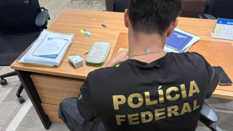 Polícia Federal apura aplicações de R$ 970 milhões do Rioprevidência no Banco Master e investiga possível gestão irregular dos recursos previdenciários.