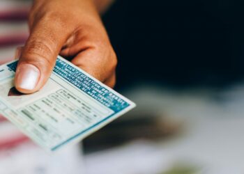 Programa do Sest Senat oferece mudança gratuita da CNH para as categorias C, D ou E. Inscrições vão até o dia 21.