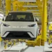 A BYD ultrapassou a Tesla como maior vendedora de carros elétricos do mundo após retração nas vendas da empresa americana em 2025.