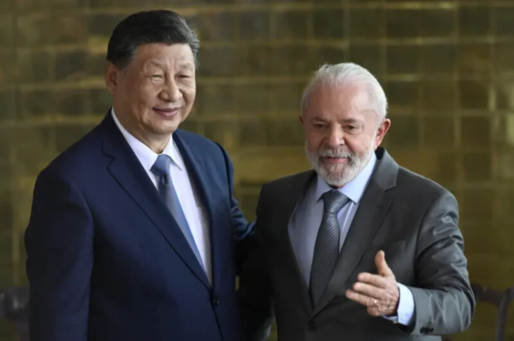 Após o lançamento do Conselho da Paz por Donald Trump, Xi Jinping e Lula defendem o papel central da ONU e reforçam a cooperação entre China e Brasil em defesa do multilateralismo.