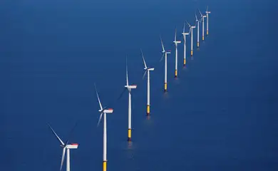 Rio de Janeiro sanciona lei que organiza o uso do espaço marinho e incentiva projetos de energia renovável offshore.