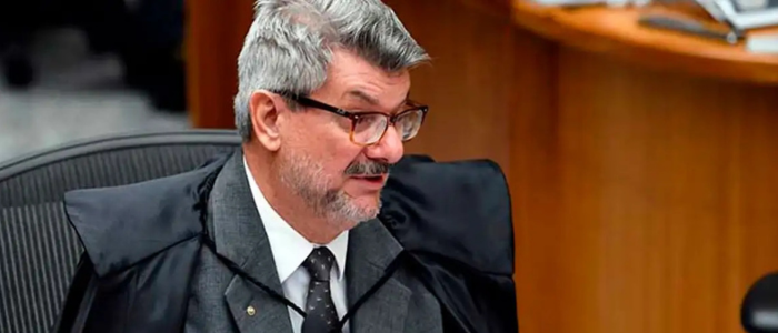 O ministro do STJ Marco Aurélio Buzzi apresenta atestado médico e se afasta das sessões enquanto CNJ e STF investigam denúncia de importunação sexual que ele nega.