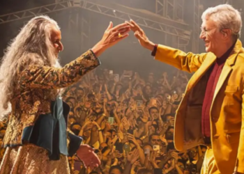 Caetano Veloso e Maria Bethânia conquistam o Grammy de Melhor Álbum de Música Global com “Caetano e Bethânia Ao Vivo”. Maria Bethânia recebe seu primeiro prêmio, e Caetano Veloso amplia conquistas internacionais.