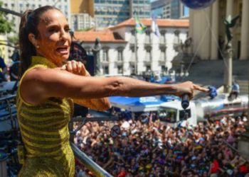 Megabloco SeráQAbre? de Ivete Sangalo arrasta multidão no Rio