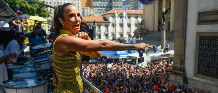 Megabloco SeráQAbre? de Ivete Sangalo arrasta multidão no Rio