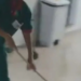Chuva intensa causou alagamento no Hospital da Posse, em Nova Iguaçu. Cidade segue em alerta máximo após registrar volume recorde de precipitação.