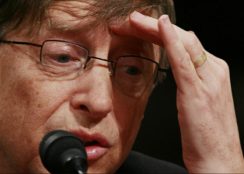 Bill Gates se desculpa formalmente com colaboradores da fundação por encontros com Jeffrey Epstein, afirmando que situação prejudicou a reputação da instituição, sem envolvimento em crimes.