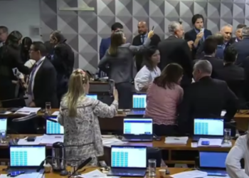 CPMI do INSS aprova quebra de sigilo de Fábio Luís Lula da Silva e amplia investigação sobre esquema nacional de descontos associativos não autorizados que afetou aposentados.