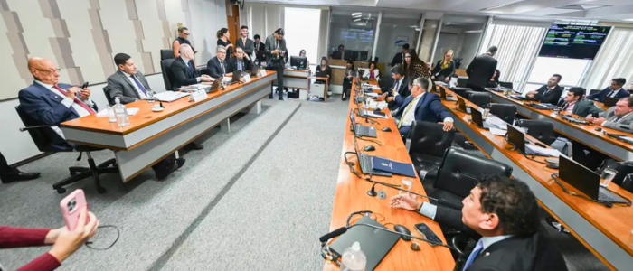 STF decide que irmãos do ministro Dias Toffoli não são obrigados a depor na CPI do Crime Organizado, destacando a garantia constitucional de não produzir provas contra si mesmos.