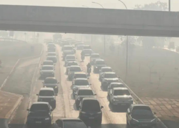 Relatório Anual de Qualidade do Ar 2025 mostra que poluentes como ozônio, NO₂ e MP10 permanecem acima dos limites da OMS, reforçando a necessidade de monitoramento e planos estaduais de controle.