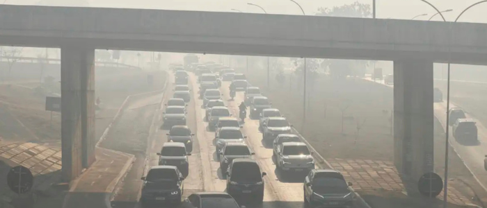 Relatório Anual de Qualidade do Ar 2025 mostra que poluentes como ozônio, NO₂ e MP10 permanecem acima dos limites da OMS, reforçando a necessidade de monitoramento e planos estaduais de controle.