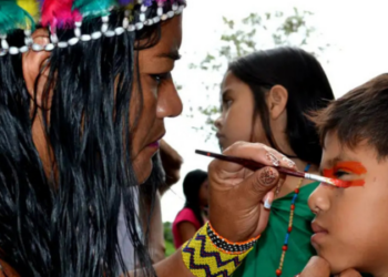 Ministério da Educação lança programa para construir 117 novas escolas indígenas em 17 estados, promovendo inclusão, infraestrutura adequada e valorização cultural.