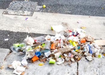 Nova taxa do lixo em Cabo Frio divide opiniões entre moradores e empresários