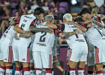 Flamengo estreia com derrota na Recopa Sul-Americana após atuação abaixo do esperado e terá que reverter o placar na partida de volta.