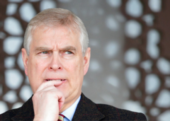Andrew Mountbatten-Windsor foi detido pela Polícia do Vale do Tâmisa sob suspeita de má conduta no exercício de cargo público e já foi liberado.
