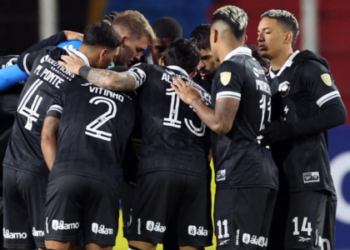 Após perder por 1 a 0 na Bolívia, o Botafogo volta ao Rio pressionado por vitória na Libertadores e duelo pela semifinal da Taça Rio.