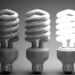 Janeiro mantém IPCA em 0,33%, com energia elétrica em queda (-2,73%) e gasolina em alta (2,06%). Transportes e Comunicação apresentam maiores impactos positivos.
